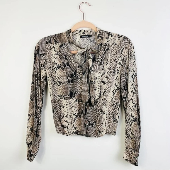 Stradivarius Bow Side Blouse Snake Print Size Small - Picture 3 of 8
